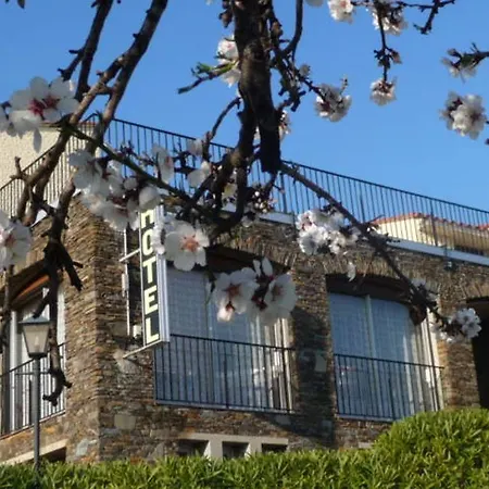 Ambeille Hotel 2*