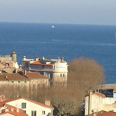 Hotel Ambeille 2*